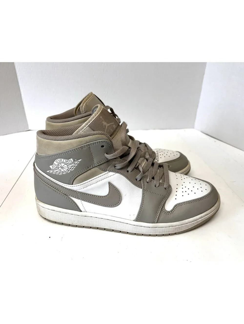 Nike Air Jordan 1 Mid College Grey Light Bone 554724-082 Size Mens 10.5